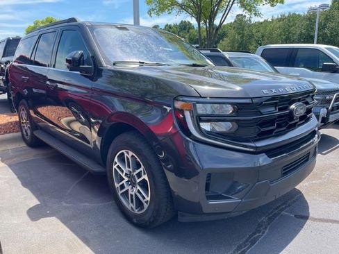 Used 2025 Ford Expedition Active AWD/4WD image 2