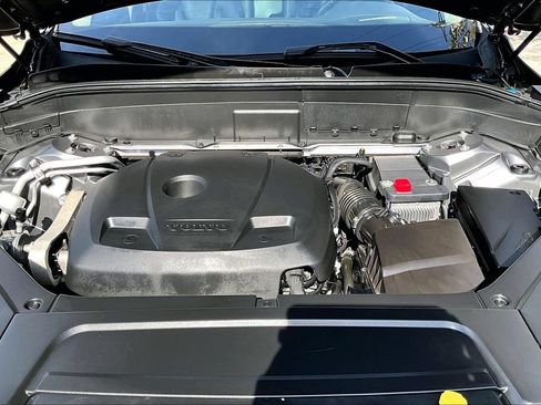 Used 2018 Volvo XC90 T6 Momentum w/ Convenience Package AWD/4WD image 9