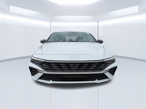 Certified 2025 Hyundai Elantra Sport image 9