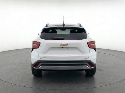 Used 2025 Chevrolet Trax LT w/ LT Convenience Package image 7