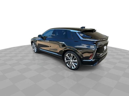 Used 2025 Cadillac Lyriq Luxury w/ LPO, Floor Liner Package AWD/4WD image 6