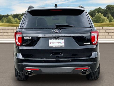Used 2017 Ford Explorer XLT w/ Equipment Group 202A FWD image 4