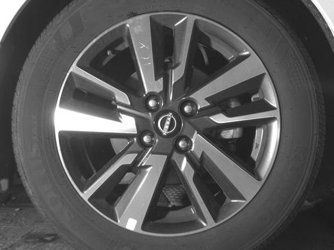 Used 2025 Nissan Versa SV FWD image 13