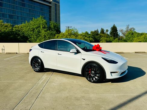 Used 2023 Tesla Model Y Performance AWD/4WD image 3
