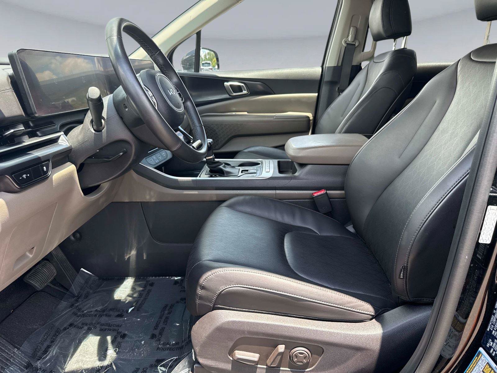 Used 2025 Kia Carnival FWD image 20