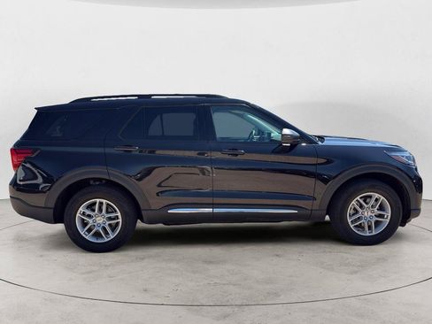 Used 2025 Ford Explorer Active AWD/4WD image 5