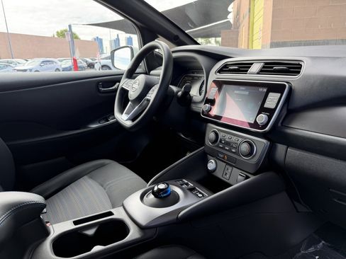 Used 2025 Nissan Leaf S FWD image 37