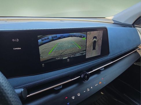 Used 2025 Nissan Ariya Platinum image 17