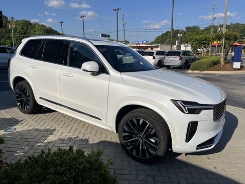 New 2026 Volvo XC90 B6 Plus w/ Protection Package Premier AWD/4WD image 6
