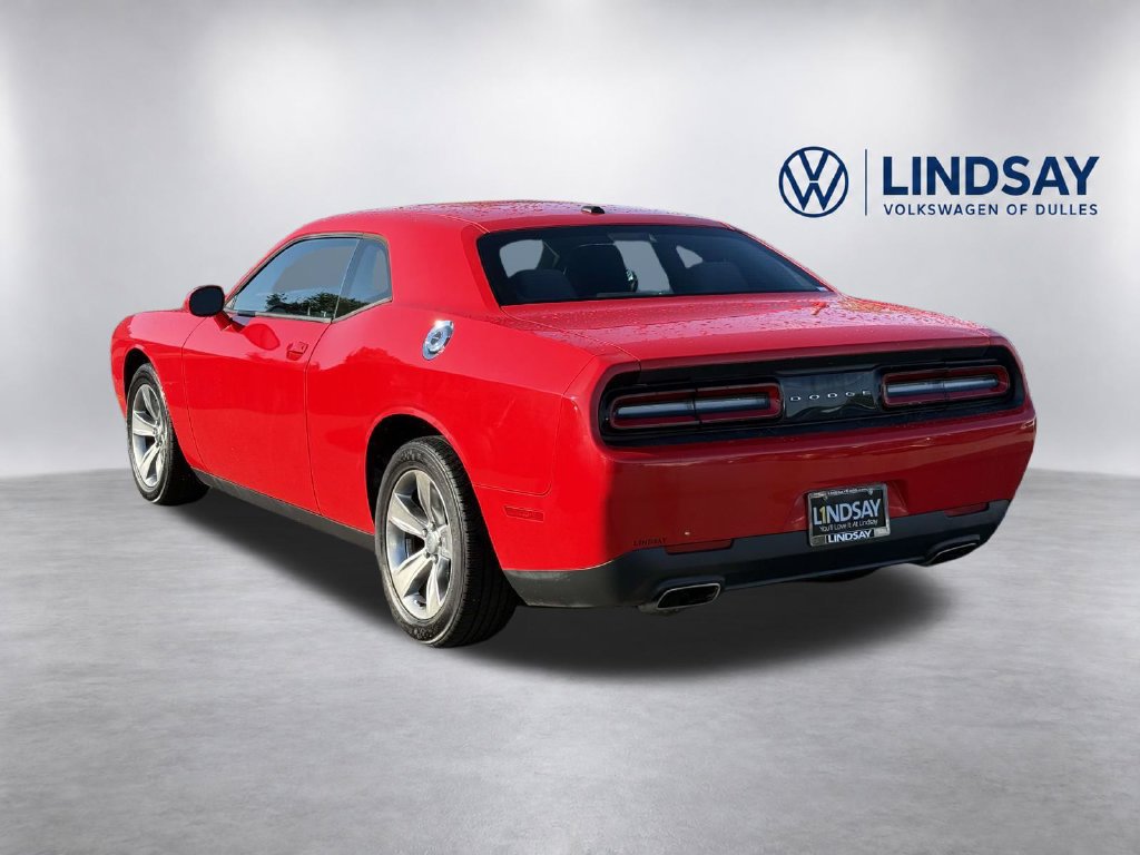Used 2015 Dodge Challenger SXT RWD image 4
