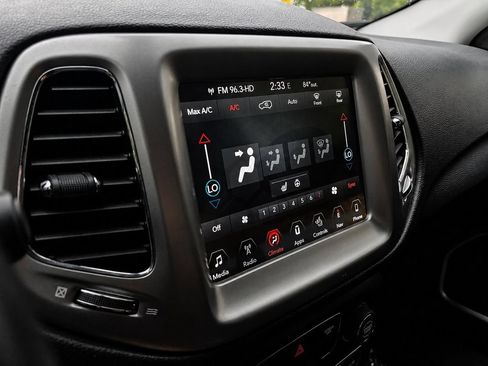 Used 2017 Jeep Compass Latitude w/ Popular Equipment Group AWD/4WD image 16