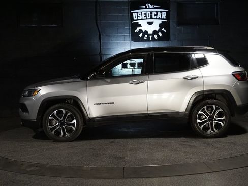 Used 2023 Jeep Compass Limited AWD/4WD image 3