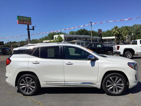 Used 2020 GMC Terrain Denali w/ Denali Premium Package AWD/4WD image 2