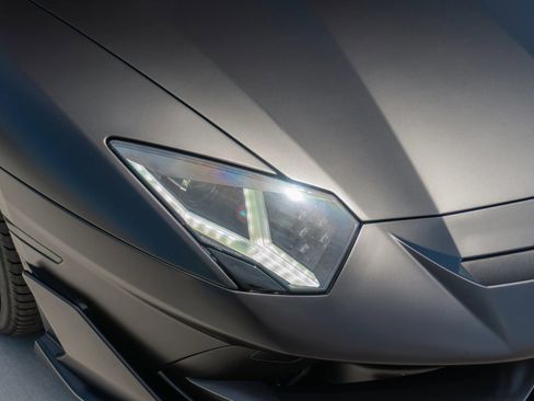 Used 2019 Lamborghini Aventador SVJ AWD/4WD image 32