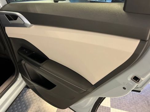 Certified 2025 Volkswagen Taos SE FWD image 13