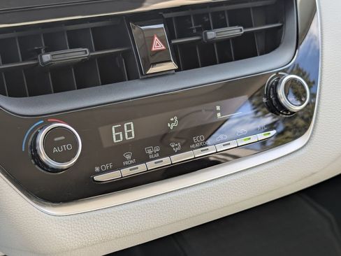 Used 2020 Toyota Corolla LE image 19