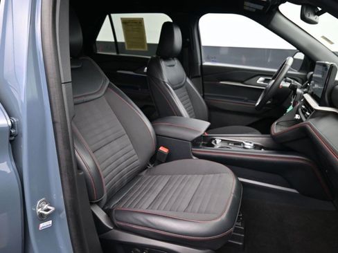 Used 2025 Ford Explorer ST-Line w/ Premium Package RWD image 12
