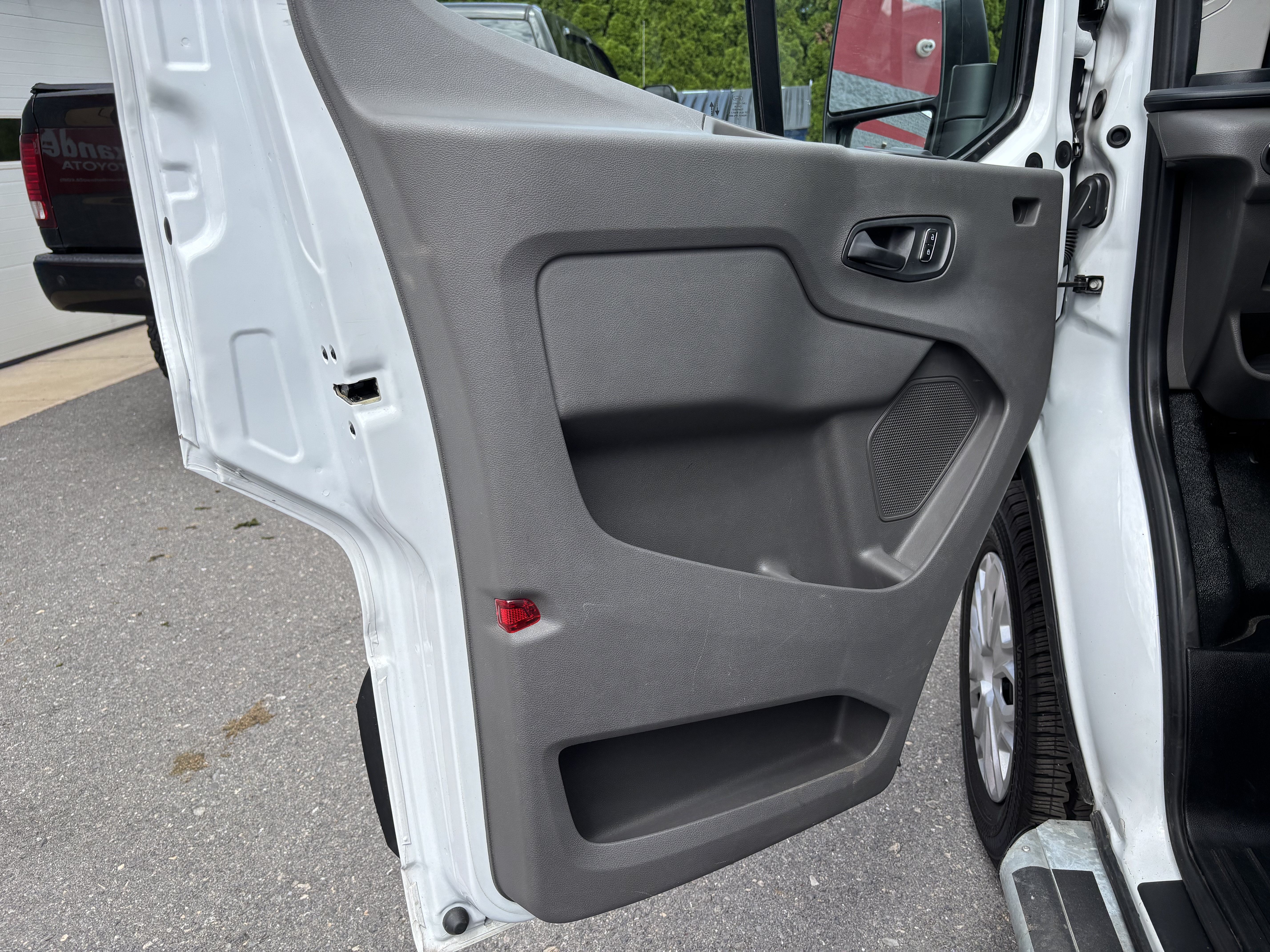 Used 2025 Ford Transit 250 Low Roof w/ Exterior Upgrade Package RWD image 15