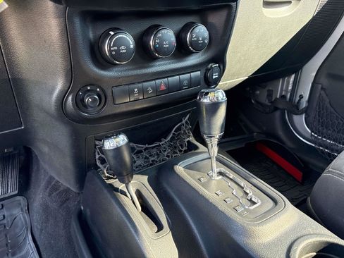 Used 2017 Jeep Wrangler Unlimited Sahara w/ Connectivity Group image 12