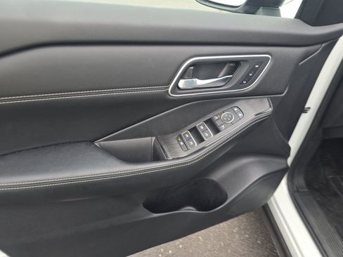 Used 2025 Nissan Rogue Platinum w/ Tech Package AWD/4WD image 13