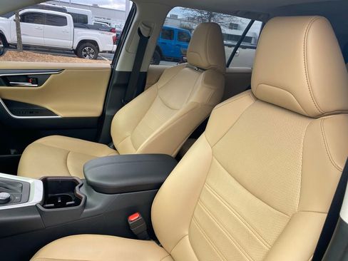 Used 2024 Toyota RAV4 Limited image 19