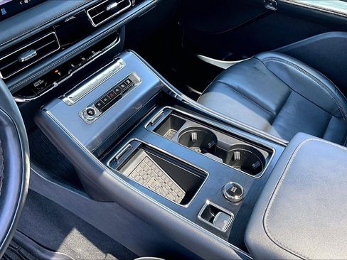 Used 2025 Lincoln Aviator AWD image 16