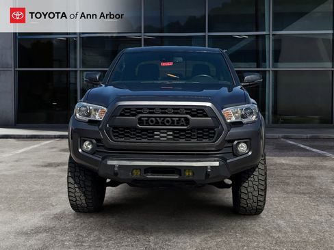 Used 2022 Toyota Tacoma TRD Off-Road image 11