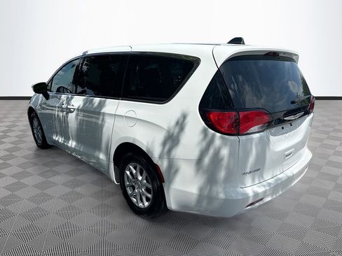 Used 2023 Chrysler Voyager LX image 6