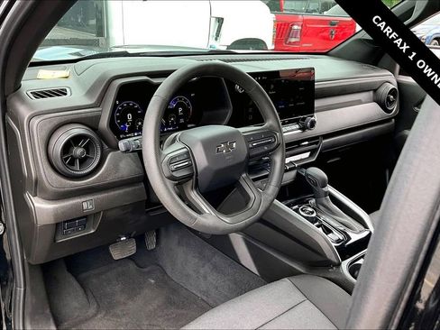 Used 2025 Chevrolet Colorado Trail Boss AWD/4WD image 17