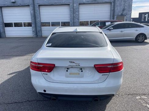 Used 2017 Jaguar XE image 3