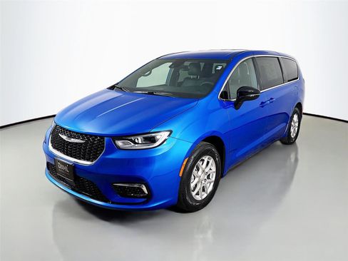 New 2026 Chrysler Pacifica Select image 4