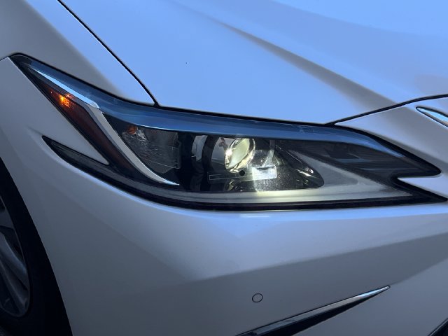 Used 2020 Lexus ES 300h w/ Premium Package FWD image 13