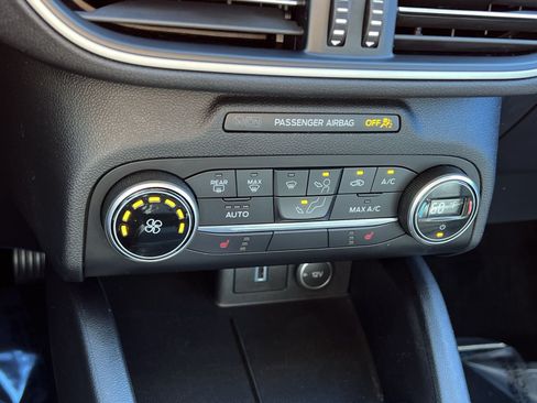 Used 2020 Ford Escape SE Sport AWD/4WD image 32