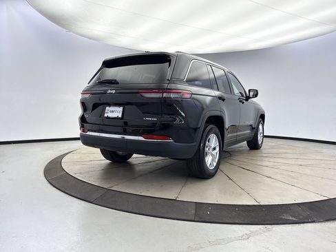 Used 2023 Jeep Grand Cherokee Laredo w/ Luxury Tech Group I AWD/4WD image 5