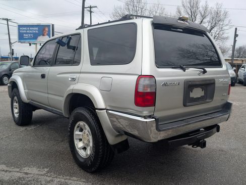 Used 2000 Toyota 4Runner SR5 AWD/4WD image 5