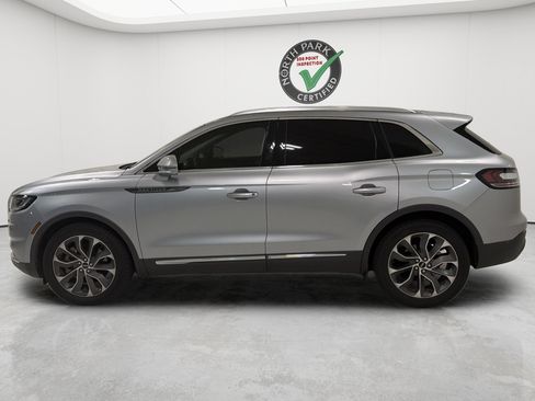 Used 2022 Lincoln Nautilus Reserve FWD image 2