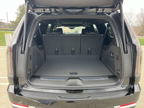 New 2026 Cadillac Escalade ESV Luxury image 12