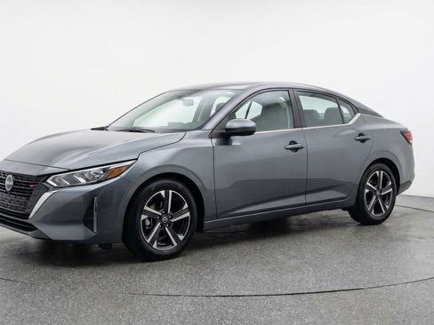 Used 2025 Nissan Sentra SV FWD image 3