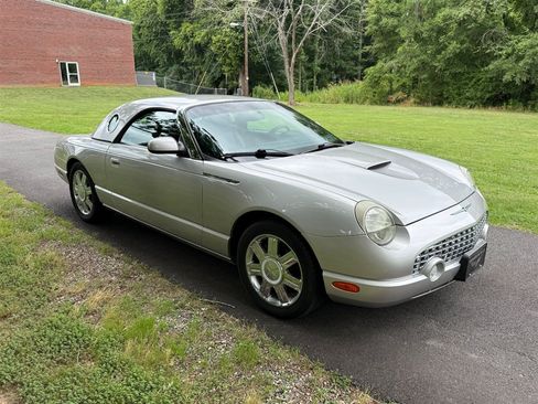 Used 2005 Ford Thunderbird RWD image 9