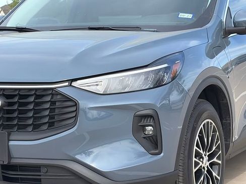 Used 2025 Ford Escape Base image 4