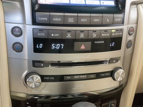 Used 2015 Lexus LX 570 4WD w/ Luxury Package image 22