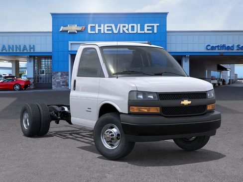 New 2025 Chevrolet Express 3500 w/ Power Convenience Package RWD image 27
