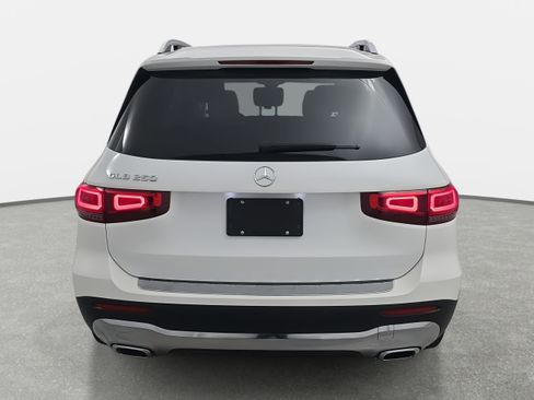 Used 2022 Mercedes-Benz GLB 250 w/ Premium Package Lite image 6