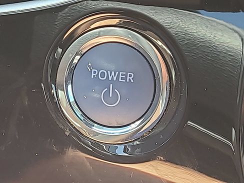 Certified 2021 Toyota Prius XLE FWD image 26
