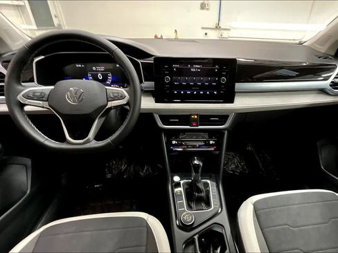 New 2026 Volkswagen Taos SE image 7