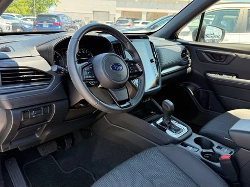 Used 2025 Subaru Forester Premium AWD/4WD image 9