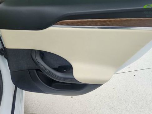 Used 2022 Tesla Model S AWD/4WD image 27
