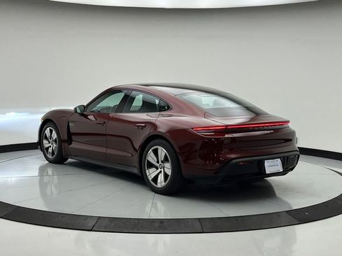 Used 2022 Porsche Taycan image 3