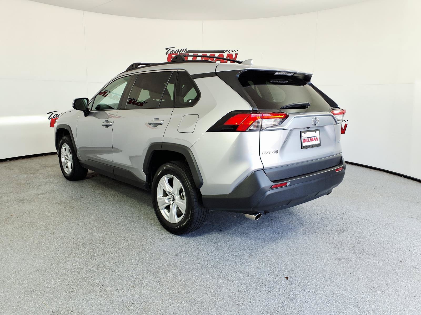 Used 2019 Toyota RAV4 XLE FWD image 6