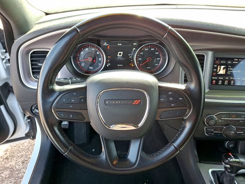 Used 2022 Dodge Charger SXT RWD image 16